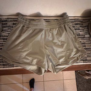 Lululemon Hotty Hot 4" HR